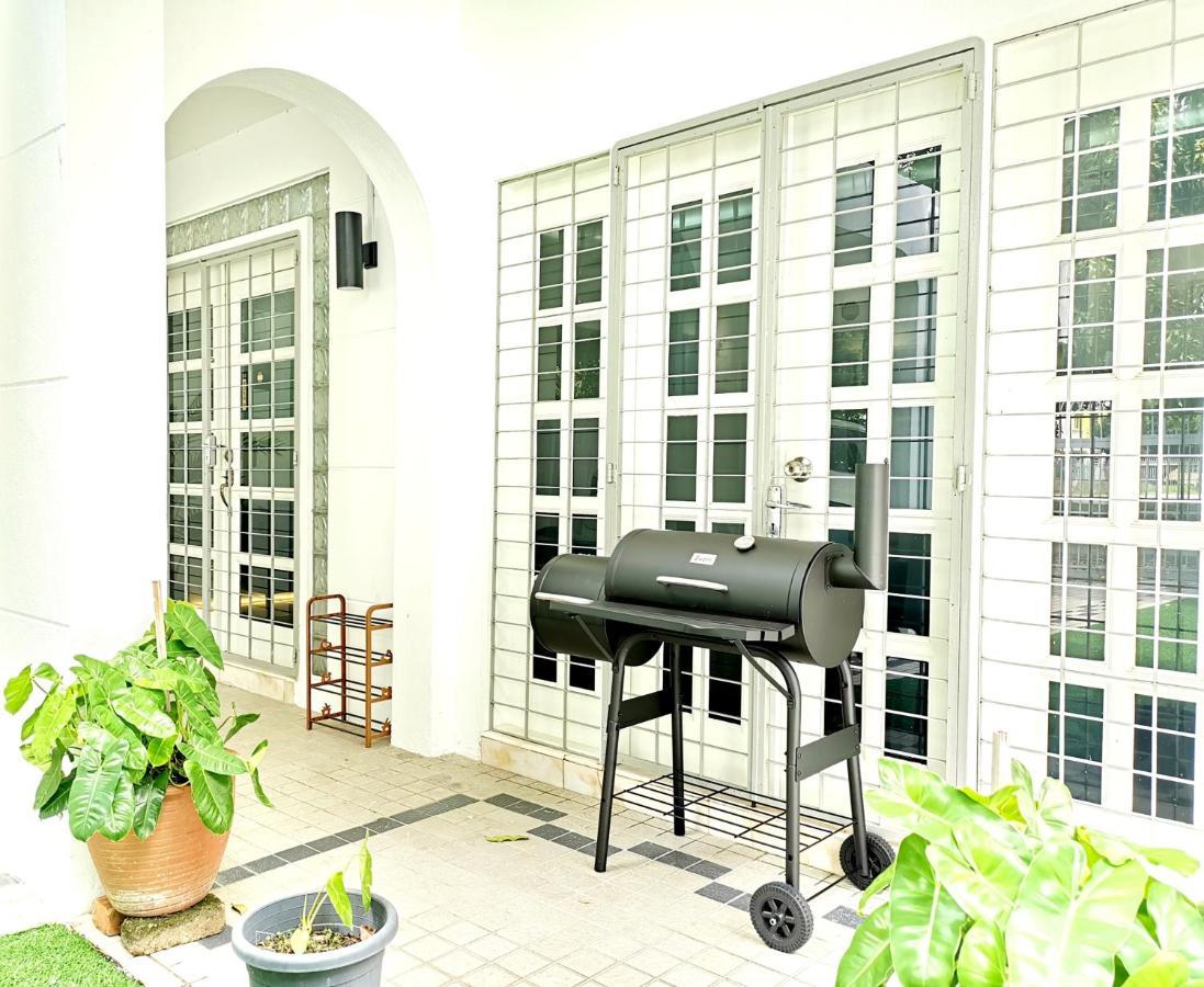 527 Beachhouse L 5 Bedroom With Swimming Pool - 3min Walk To The Holiday home Tanjung Bungah (Penang)