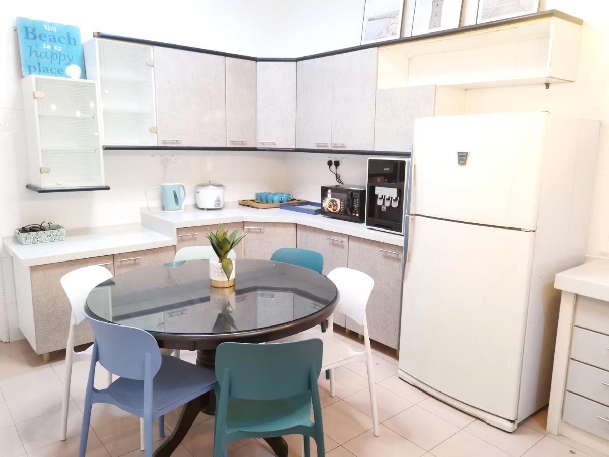 527 Beachhouse L 5 Bedroom With Swimming Pool - 3min Walk To The Holiday home Tanjung Bungah (Penang)